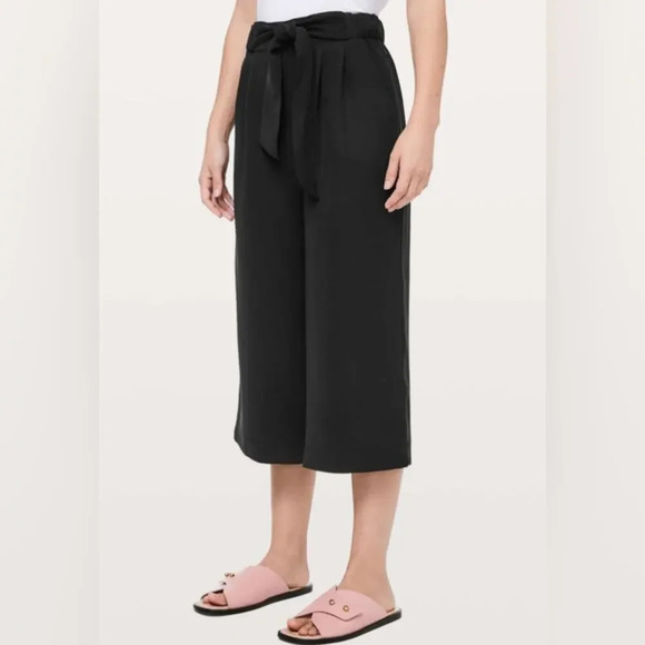Lululemon Noir Crop Pant Black Size 8 - Picture 1 of 7